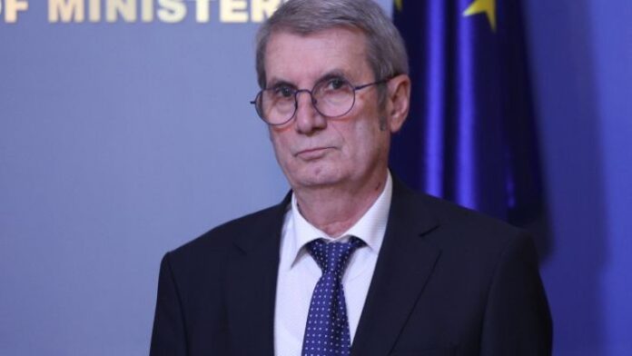 Хинков отлага конкурсите за нови директори на болници