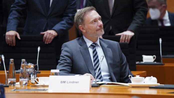 "Германия не е болникът на Европа, а уморен човек, нуждаещ от голяма чаша кафе."