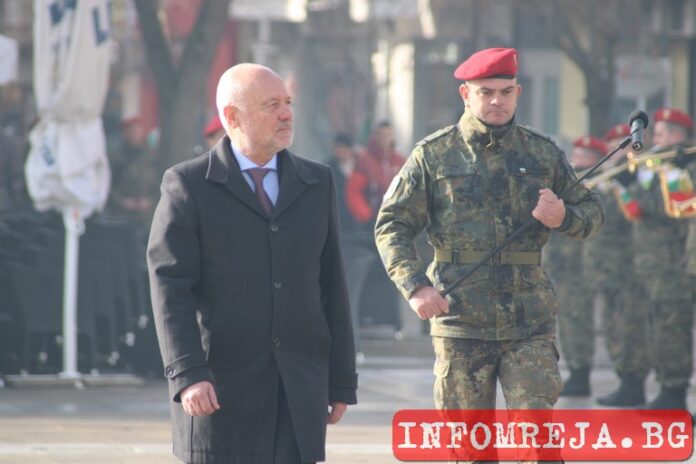 Тагарев: Подписваме споразумение с Румъния за прочистване от плаващи мини в Черно море