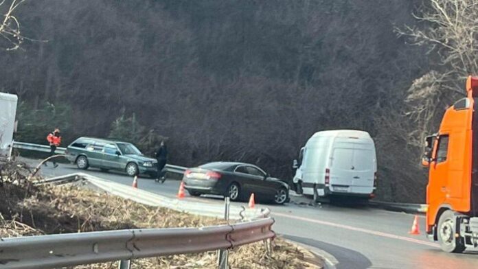 Катастрофа на Прохода на Републиката блокира движението