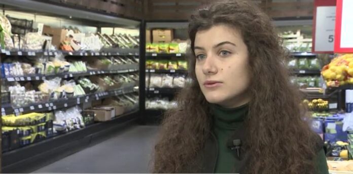 Добрата новина: 22-годишната Невена Терзиева стана наставник на ученици от своята гимназия