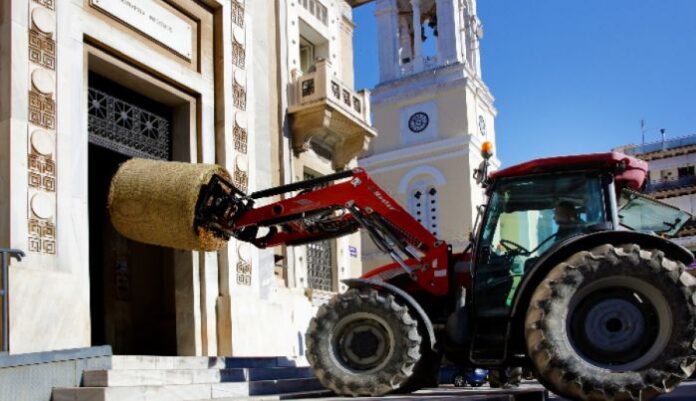 Протестиращи фермери заплашват Солун с блокада