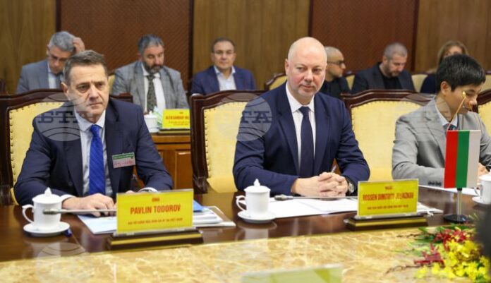 Във Виетнам Росен Желязков обсъди възможностите на индустриалните зони и туризма