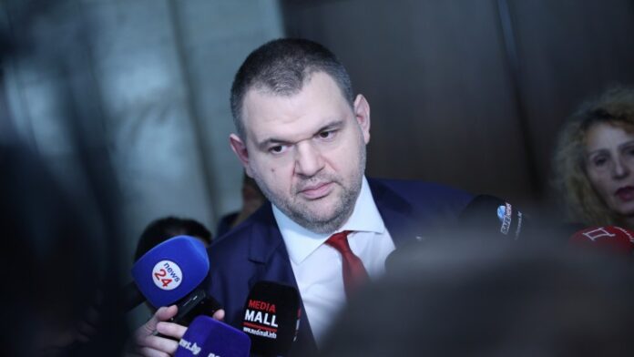Пеевски: Прокуратурата говори прибързано, чакаме Радев да падне