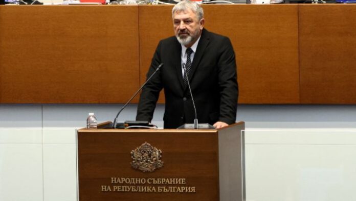 Драгомир Драганов зае мястото на Десислава Атанасова в НС