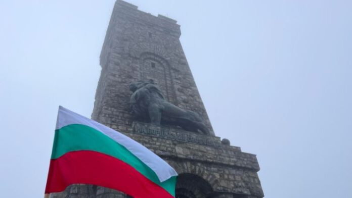 Реставрират паметника на свободата на Шипка