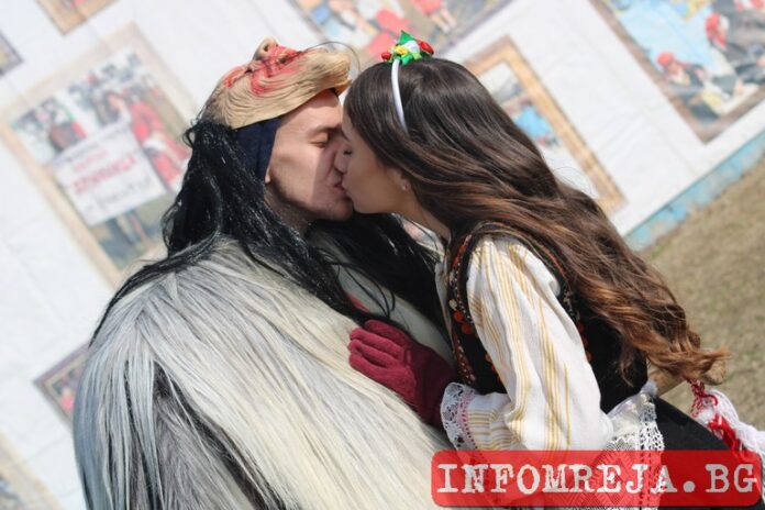 Ах, Симитлия! 10 000 участници от цялата страна разтресоха Симитли