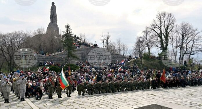 Молба към ЮНЕСКО да не позволява премахването на паметника "Альоша" в Пловдив
