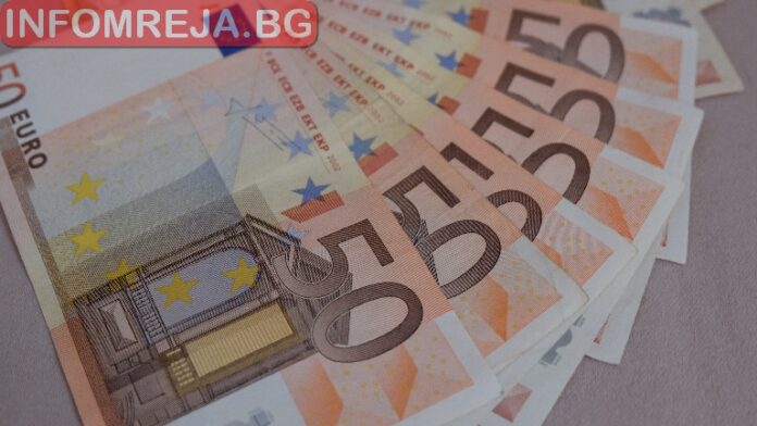 Откриха 54 000 евро в якето на тираджия на ГКПП Лесово