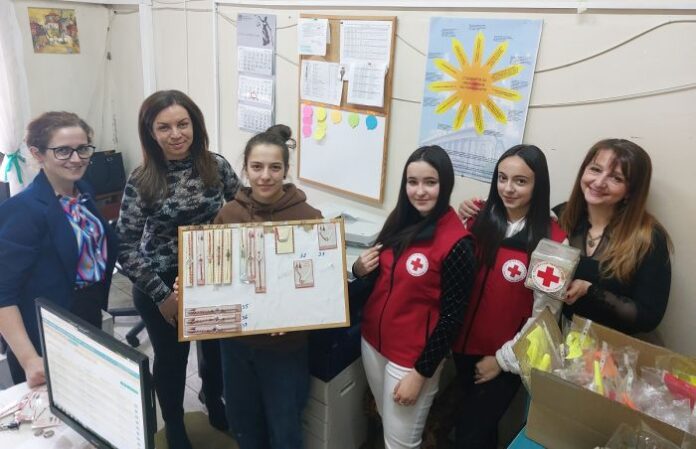 Съдиите в Дупница също подкрепиха инициативата „Мартеница с кауза“