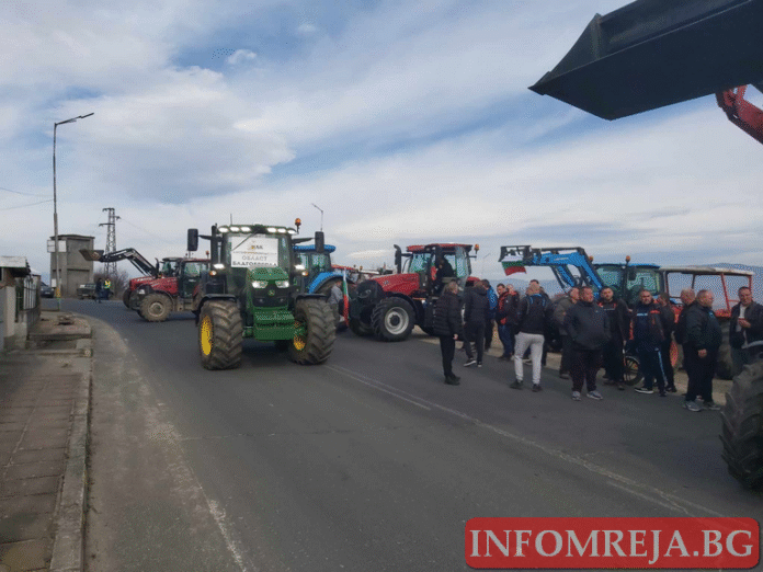Фермери блокираха граничния пункт „Илинден”