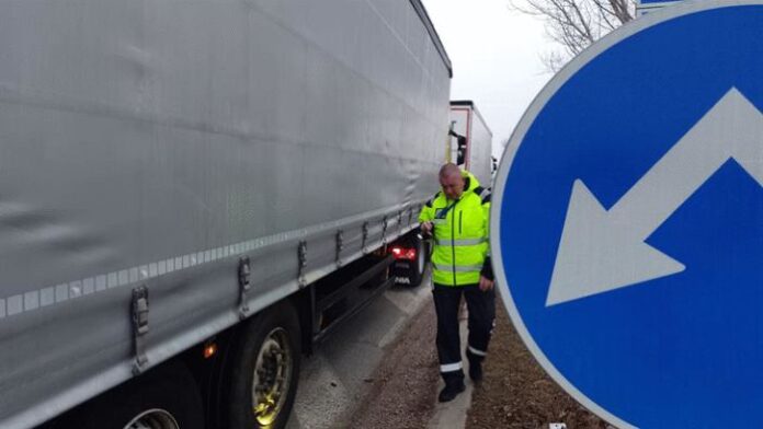 МВР със засилени проверки на товарни автомобили и автобусите