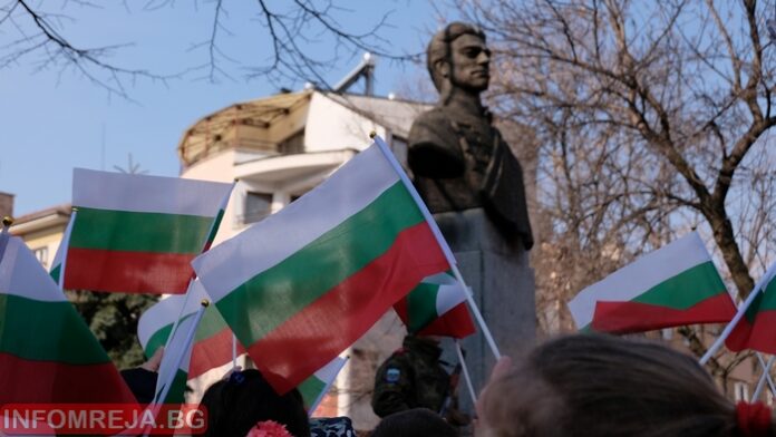 "Трябва да бързаме, няма кой да ни чака": Почитаме безсмъртния Апостол