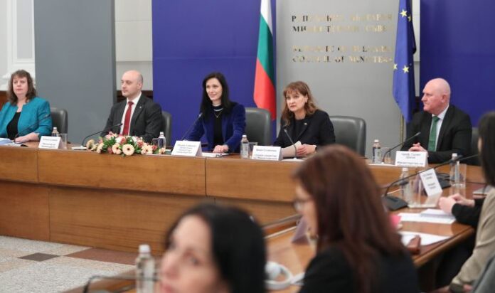 Мария Габриел: Борбата срещу домашното насилие е основен приоритет