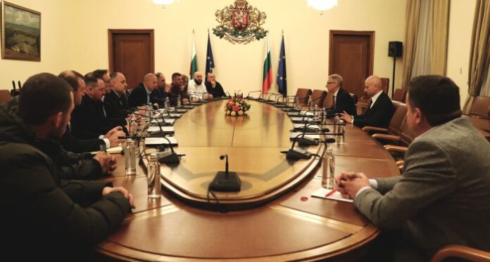 Кабинетът постигна напредък в преговорите със земеделците, но протестите продължават