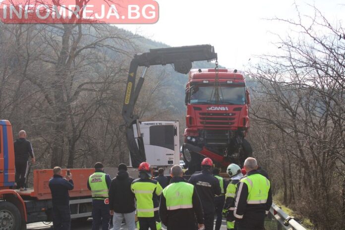 4 часа след катастрофата край Кресна: Пътят вече е отворен и в двете посоки