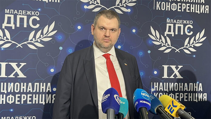 Пеевски: Постът на външния министър не е препъникамък за ротацията
