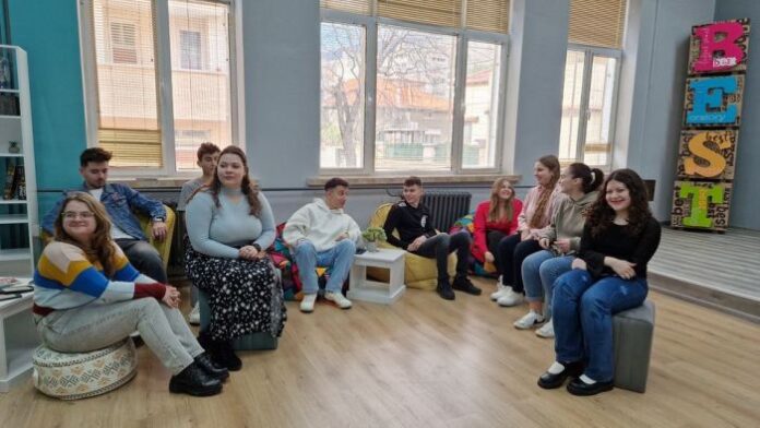 МОН обнови 577 класни стаи за хуманитарни науки
