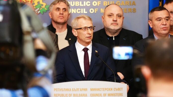 След критиките от ДПС и ГЕРБ: Денков няма да замине за САЩ