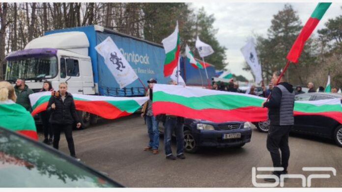 Протести на Възраждане блокираха три ГКПП-та