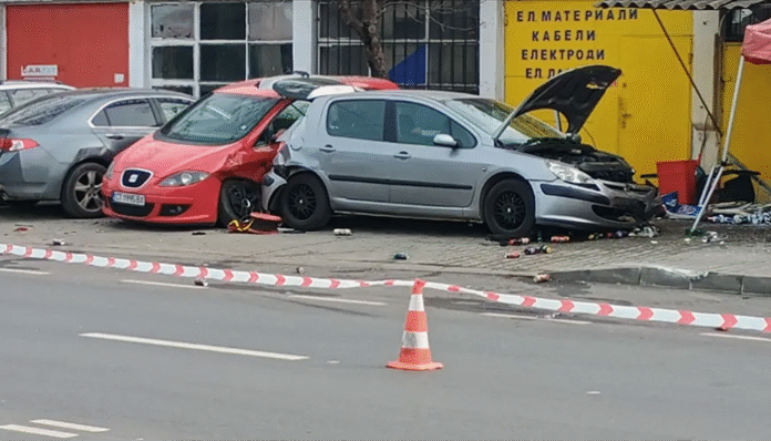 Жена се вряза в магазин в Стара Загора, има пострадали