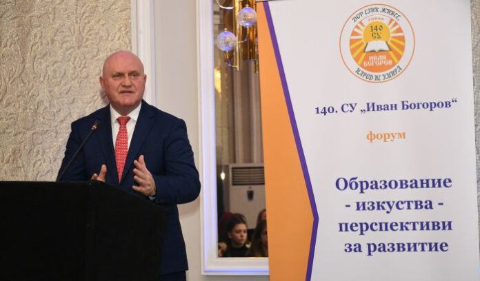 Над 14 000 ученици в страната се обучават в паралелки по „изкуства“