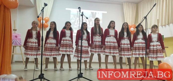 Вокалната група към Първо ОУ в Гоце Делчев представи първия си самостоятелен албум