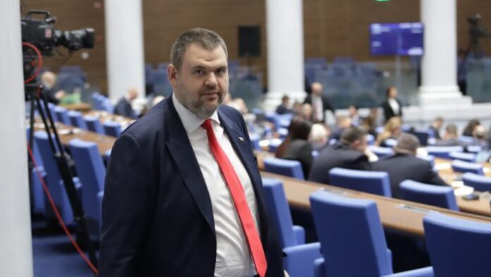 Пеевски: ПП-ДБ и ГЕРБ да се успокоят, да се разберат и да направим ротацията