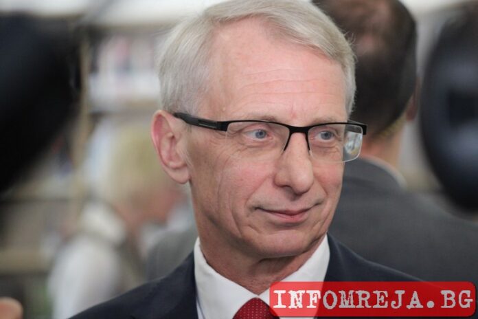 След 8 месеца управление: Граждани питат Денков