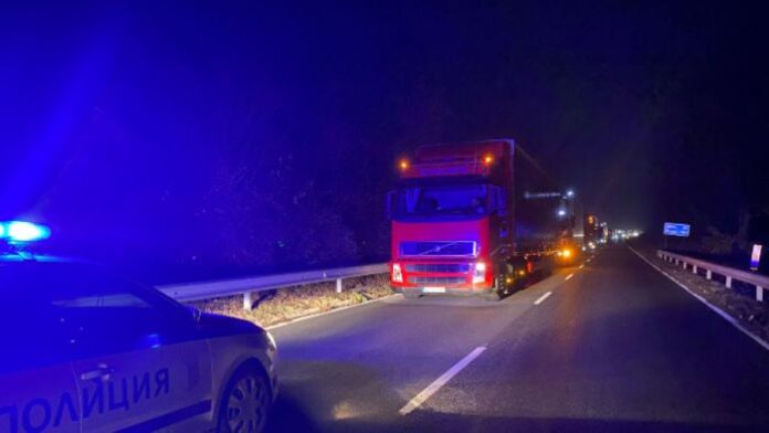 1 загинал и 10 ранени след жестока катастрофа с автобус