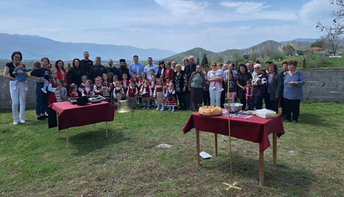 100-килограмова нова камбана бие за Великден в Генерал Тодоров