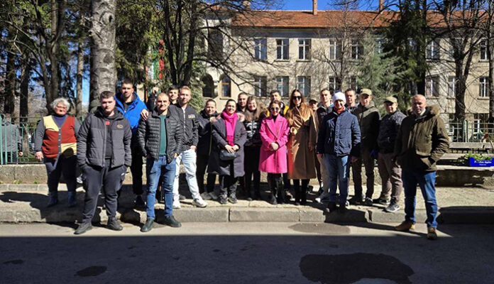 100 корена здравец