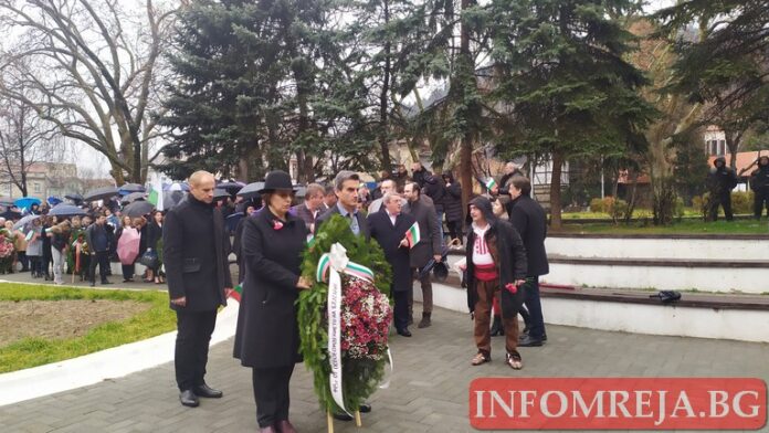 1000 знамена за Националния празник на България в Кюстендил