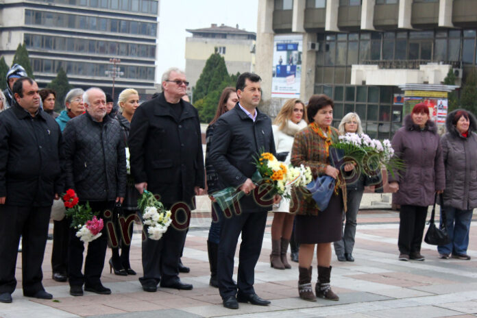 106-годишнината от рождението на Вапцаров отбелязаха в Благоевград (СНИМКИ)
