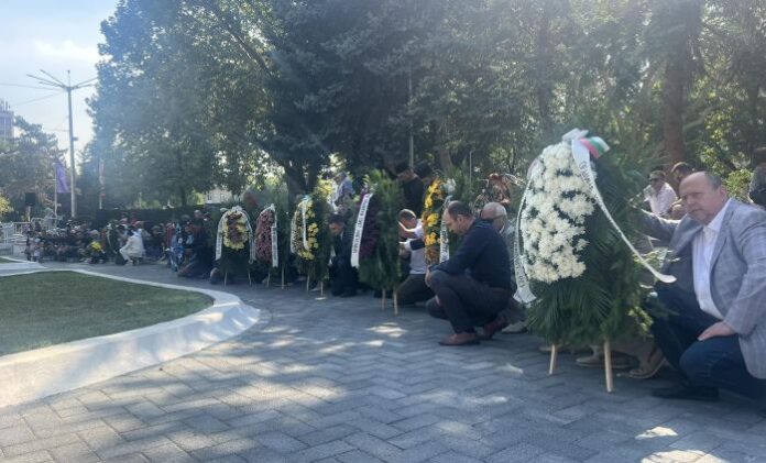 139 години Съединение: В Кюстендил поднесоха венци и цветя на паметника „Булаир“