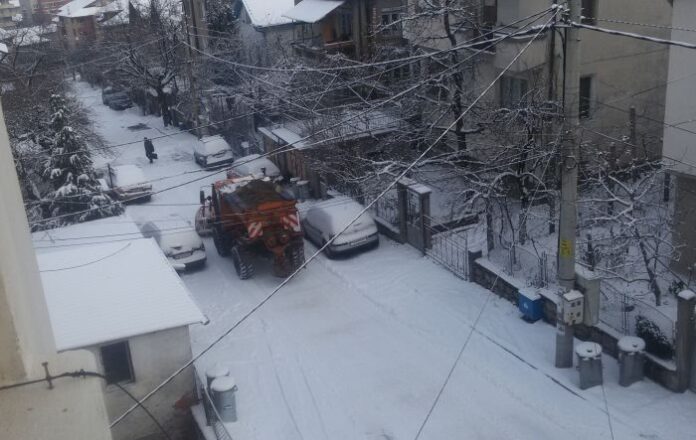 15 автомобила чистят снега от улиците в Кюстендил и селата