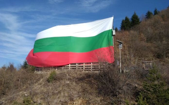 20-метров трибагреник изгря над село Бистрица
