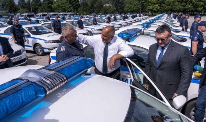 203 нови коли попълват от днес автопарка на областни дирекции и жандармерията