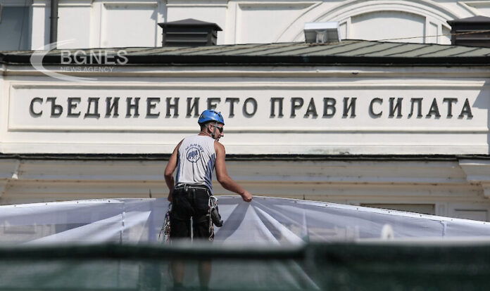 240 депутати се заклеват утре