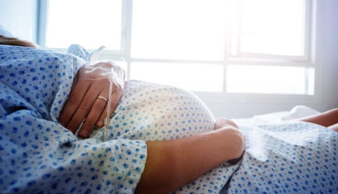 25-годишна родилка и бебето ѝ починаха в болницата във Велинград