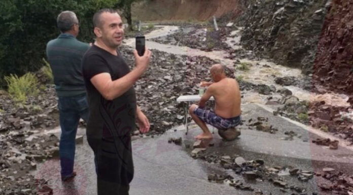 25 туристи бяха блокирани заради свлачище