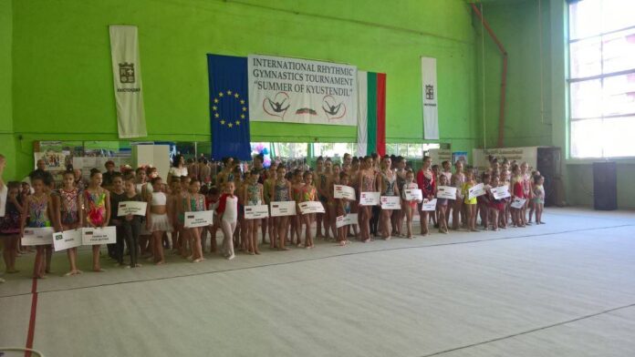250 гимнастички от 4 държави участват в Международния турнир „Кюстендилско лято”