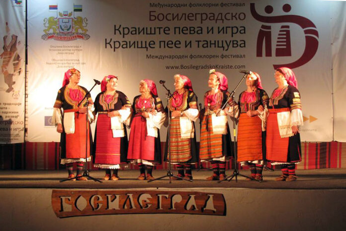 260 самодейци и занаятчии участваха във фестивала 