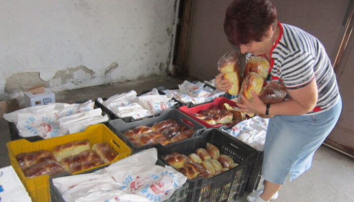 293 пакета с хранителни продукти раздадоха на социално слаби в Сандански