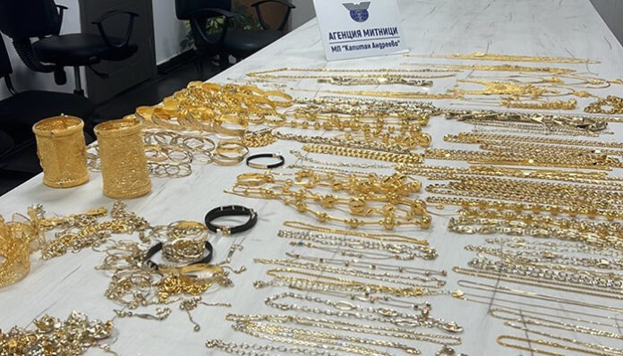 3 кг злато в тайник на автобус откриха митничарите на Капитана