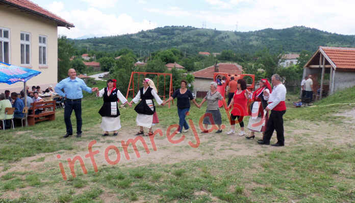 300 се веселиха в Мощанец за празника на селото - Свети Дух