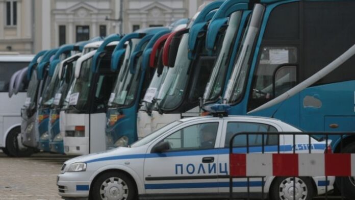 4 автобуса пътуват за Киев