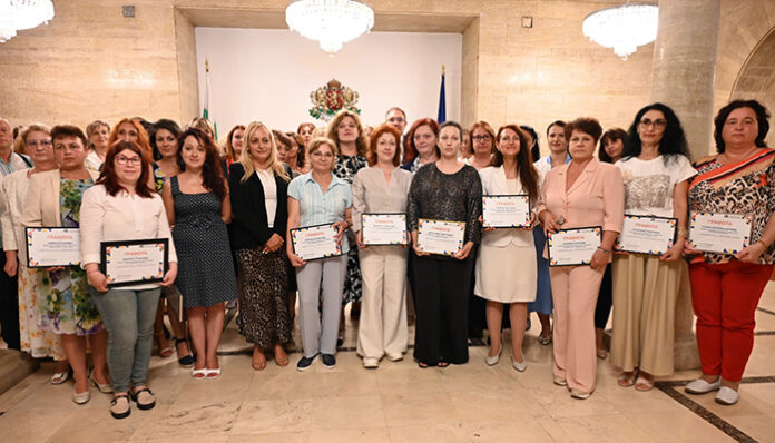 400 възрастни и хора с психични проблеми са изведени от 