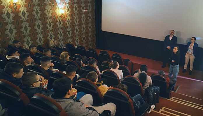 420 младежи в Кюстендил гледаха филма 