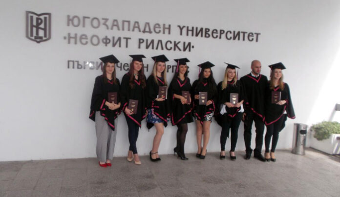 500 абсолвенти от Стопанския факултет на ЮЗУ „Неофит Рилски“ получиха дипломите си